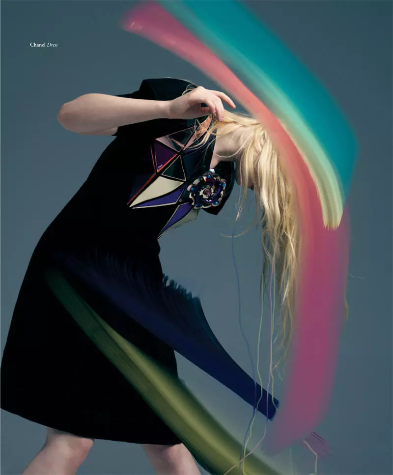 Elle Fanning Apeza Surreal chifukwa cha Kuwombera kwa Zima kwa Bullett Magazine 2012