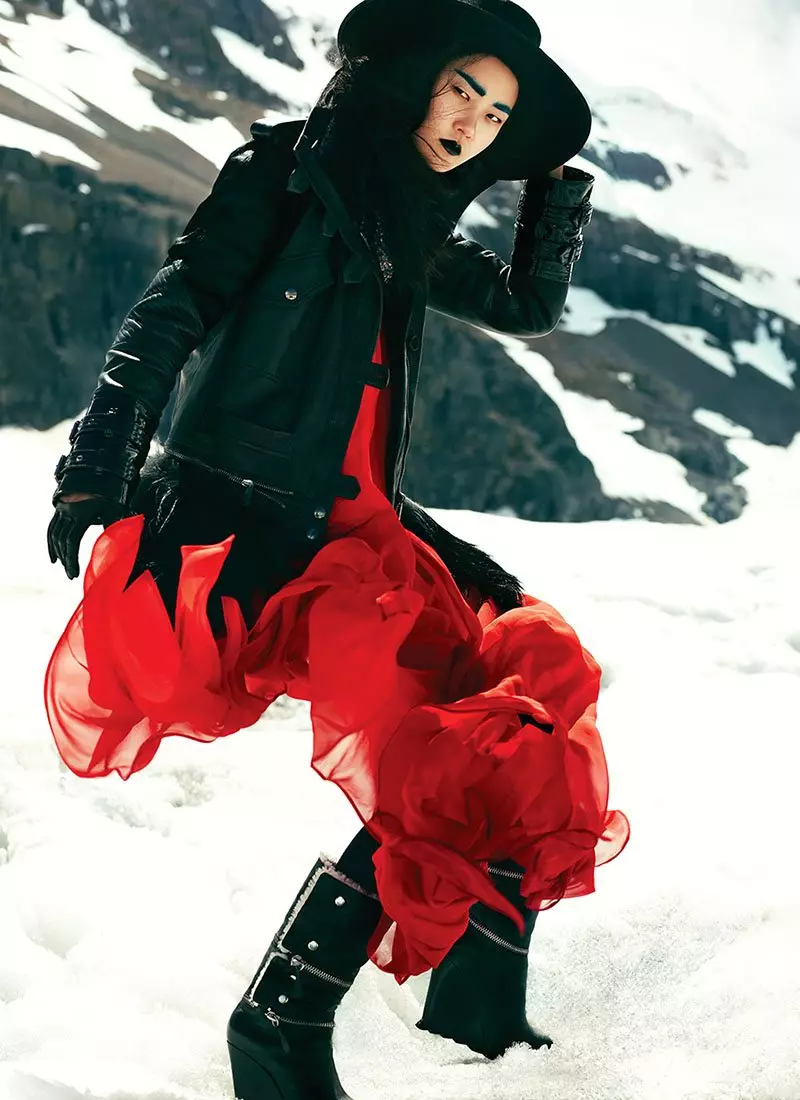 Hyoni Kang por Chris Nicholls para Flare Diciembre 2011