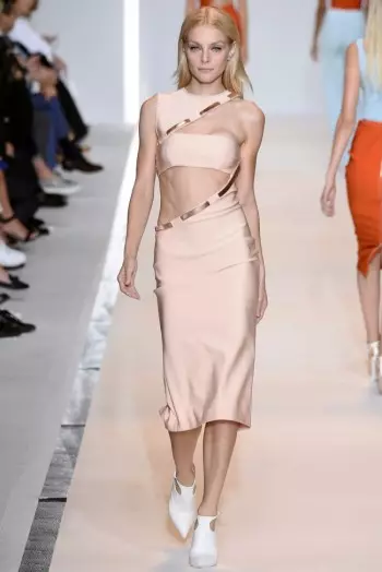 Mugler 2015 წლის გაზაფხული: დევიდ კომამ გამოავლინა სექსუალური დახვეწილი