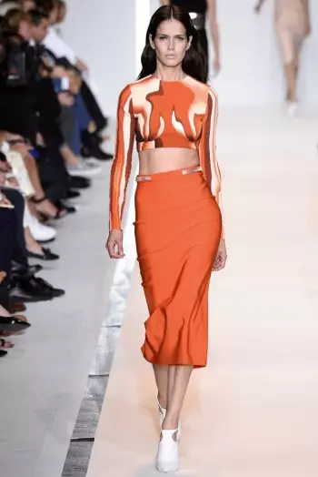 Mugler 2015 წლის გაზაფხული: დევიდ კომამ გამოავლინა სექსუალური დახვეწილი