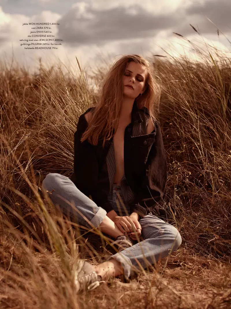 Lin Rosenbeck Goes Outdoors for Costume Magazine av Hordur Ingason