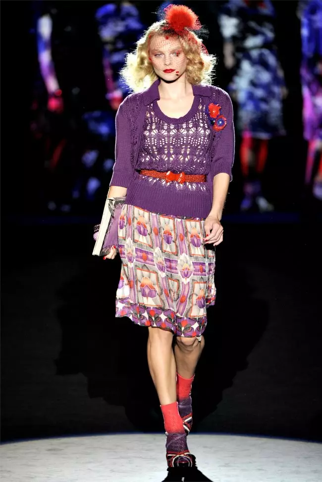 Anna Sui Caij nplooj ntoos hlav 2012 | New York Fashion Week