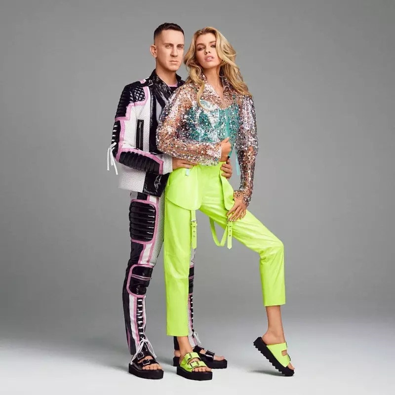 Jeremy Scott og Stella Maxwell poserer i Staccato x Jeremy Scott-kampagnen