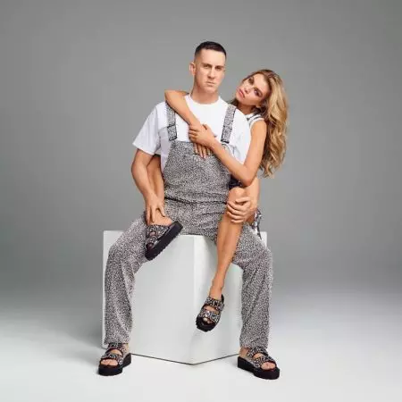 Stella Maxwell alza i tacchi nella campagna Staccato x Jeremy Scott