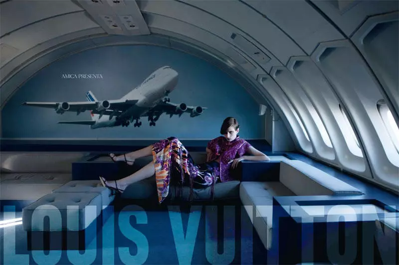 Suzie Bird & Ophelie Rupp i Louis Vuitton for Amica marts 2011 af Christopher Morris