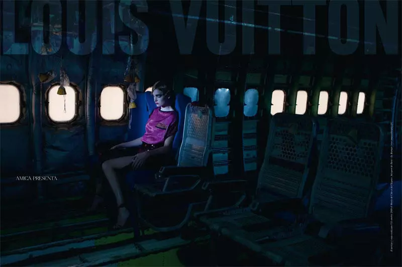 Suzie Bird & Ophelie Rupp i Louis Vuitton for Amica marts 2011 af Christopher Morris