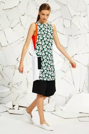 Stella McCartney 擁抱花卉，蕾絲度假