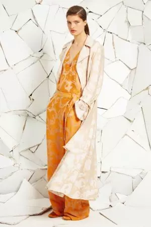 Stella McCartney 擁抱花卉，蕾絲度假