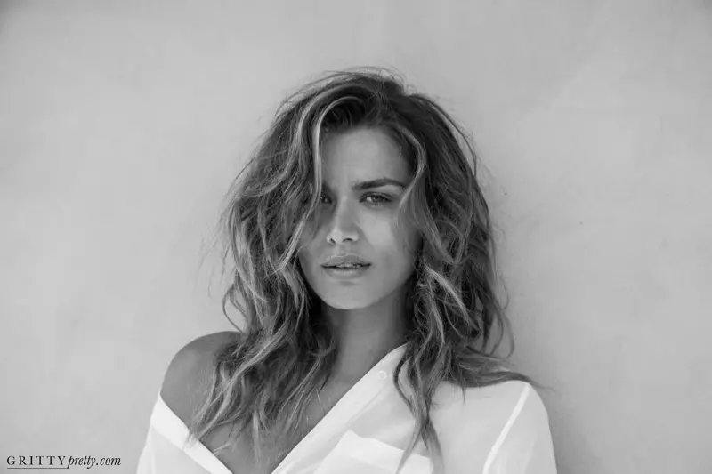 Cheyenne Tozzi er en naturlig skjønnhet for magasinet Gritty Pretty