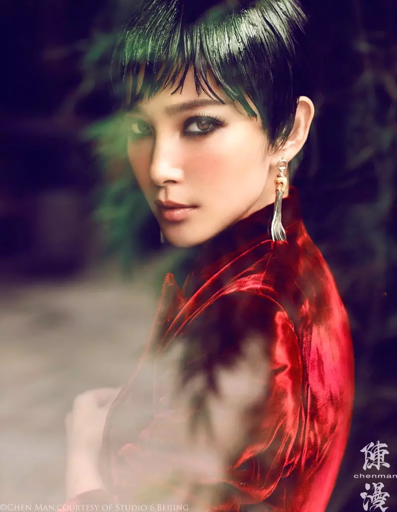 Li Bing Bing Mengagumi dalam Penggambaran Muka Depan Vogue China Oktober oleh Chen Man