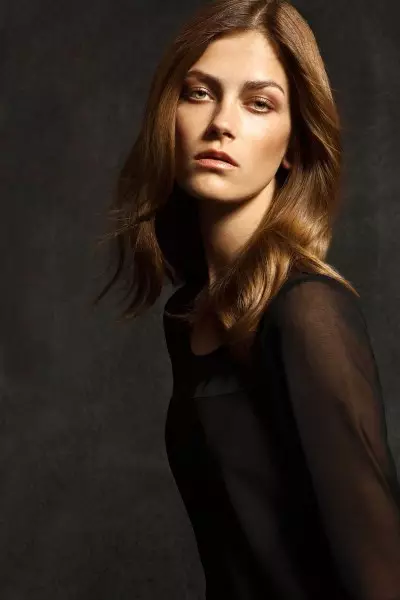 Massimo Dutti Jittektek lil Marlena Szoka għal-Lookbook ta' Awwissu