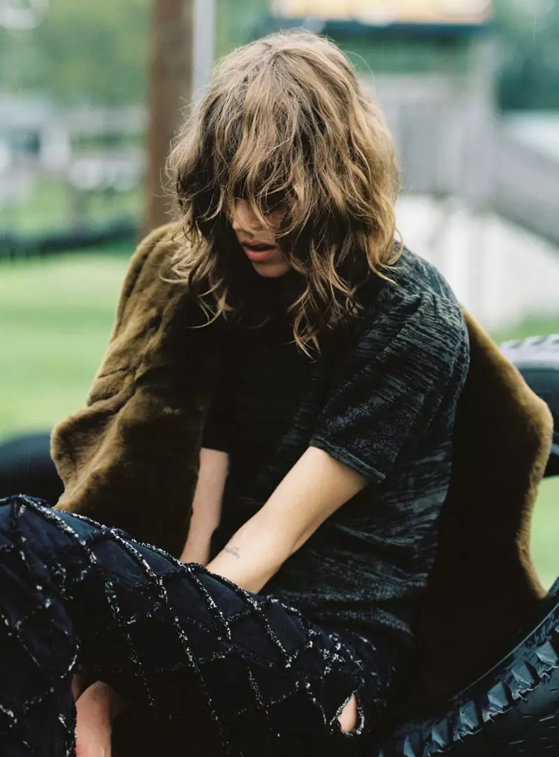 Freja Beha Erichsen pikeun Dossier Journal F / W 2010 ku Cass Manuk