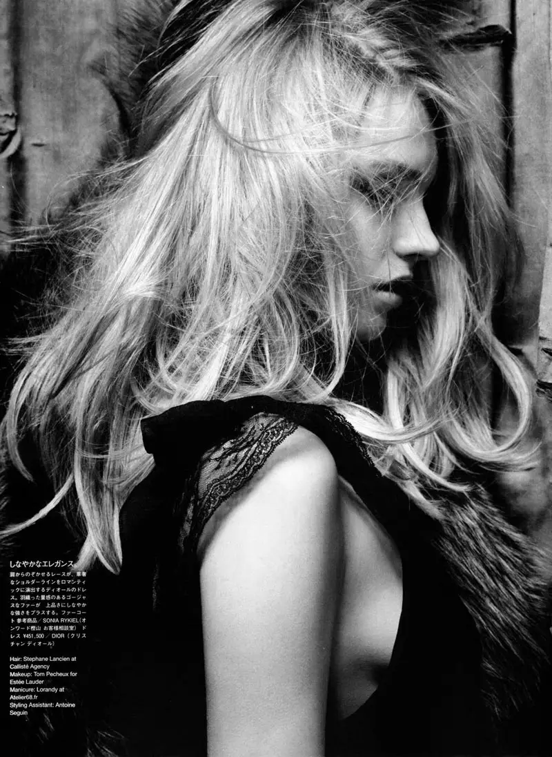 මෘදු යන්ත්‍රයේ හෙඩි ස්ලිමේන් විසින් ඇනා ජගෝඩ්සින්ස්කා | Vogue Nippon අගෝස්තු 2010