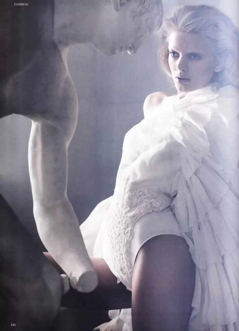 Bregje Heinen ໂດຍ Signe Vilstrup ໃນ L'idole Éternelle | Tush Spring 2010