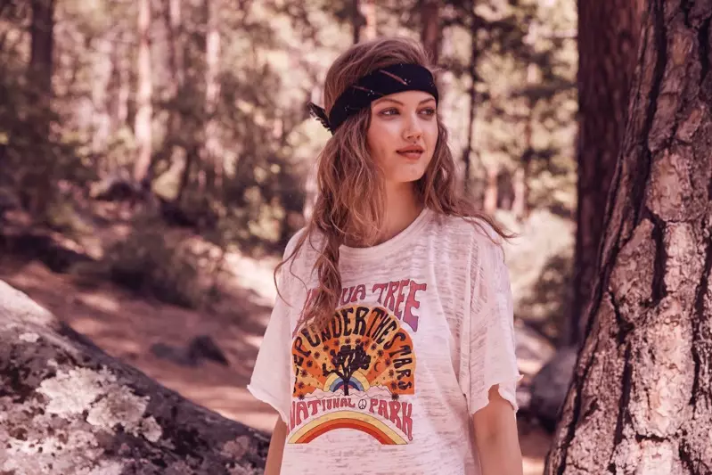 Free People Joshua Tree Tee și Venice Beach Webbed Belt