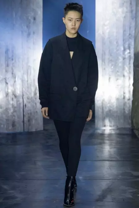 Péinteálann Alexander Wang Dubh é le haghaidh Fall 2017