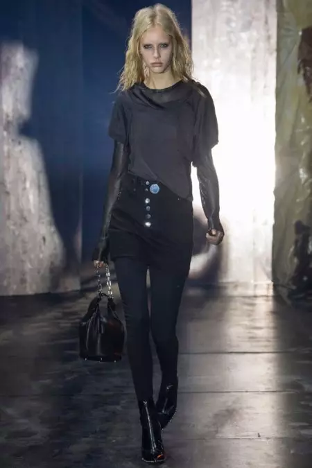 Alexander Wang le peint en noir pour l'automne 2017