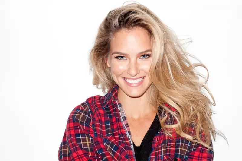 Bar Refaeli 和 Diane von Furstenberg 为 Terry Richardson 摆姿势