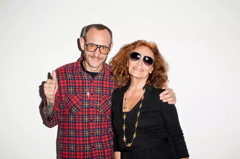 បារ Refaeli & Diane von Furstenberg ឈរសម្រាប់ Terry Richardson