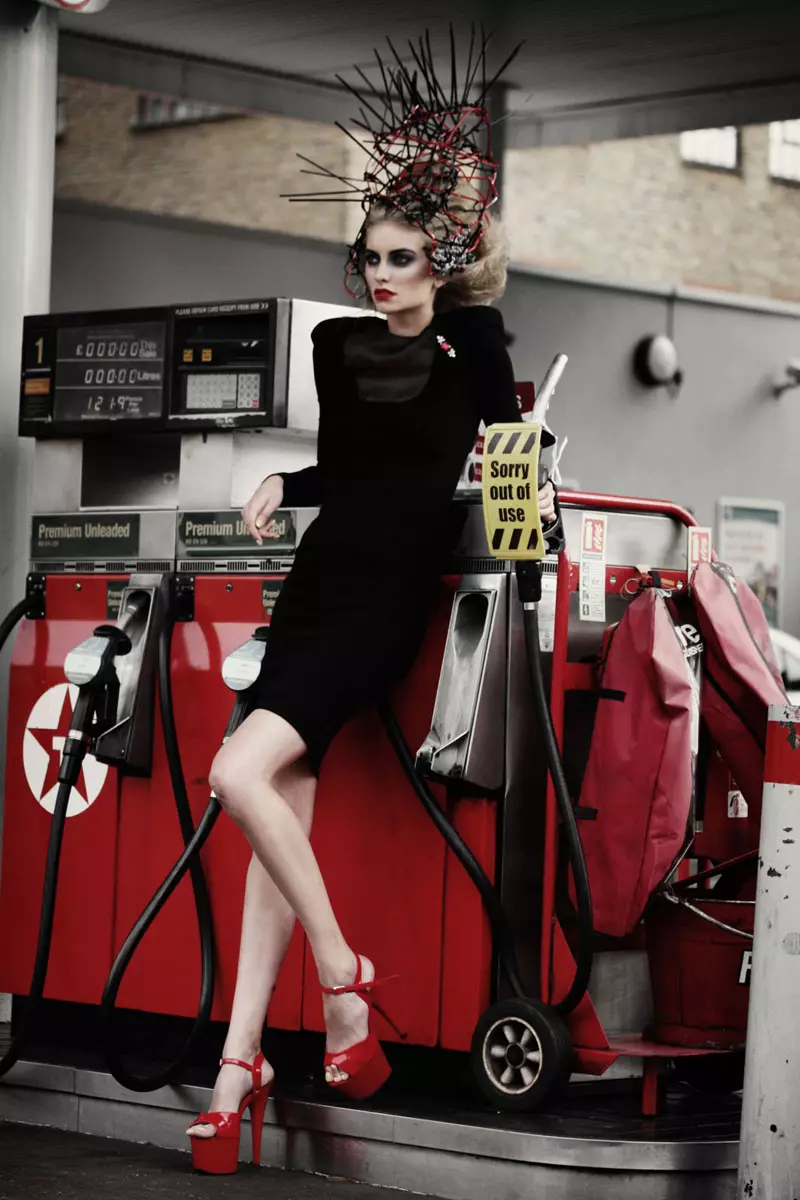 Iris van Berne de Damon Baker en Domestic Disturbia