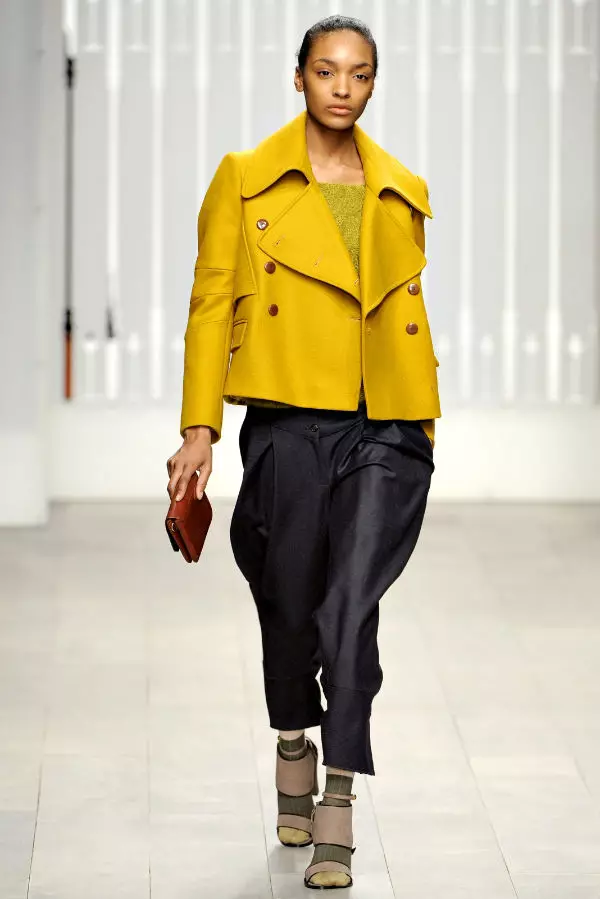 Jaeger Fall 2011 | Herinandron'ny lamaody any Londona