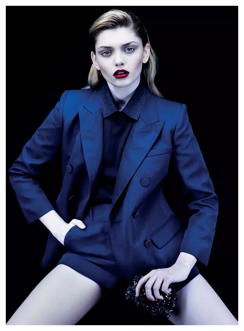 Valeriia Karaman Has the Blues for Gioia Magazine troch Alvaro Beamud Cortes