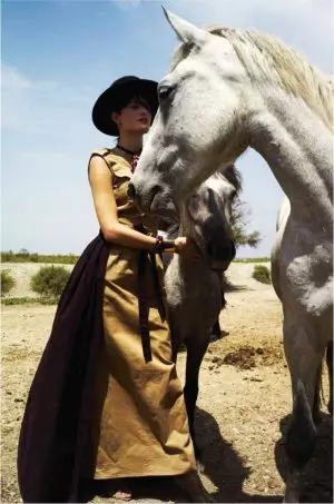 D'Isabeli Fontana hëlt Western Style fir ELLE Frankräich Editorial