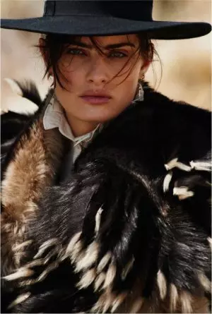 Isabeli Fontana သည် ELLE France အယ်ဒီတာ့အာဘော်အတွက် အနောက်တိုင်းစတိုင်ကို ယူသည်။