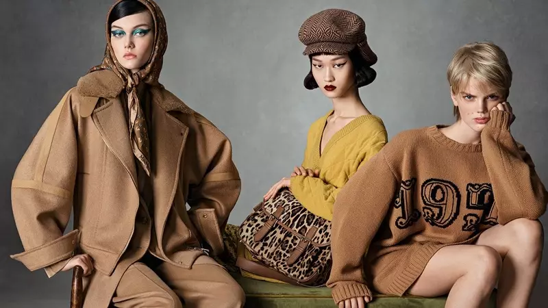 Les models Steinberg, Chloe Oh i Jits Bootsma posen per a la campanya tardor-hivern 2021 de Max Mara.