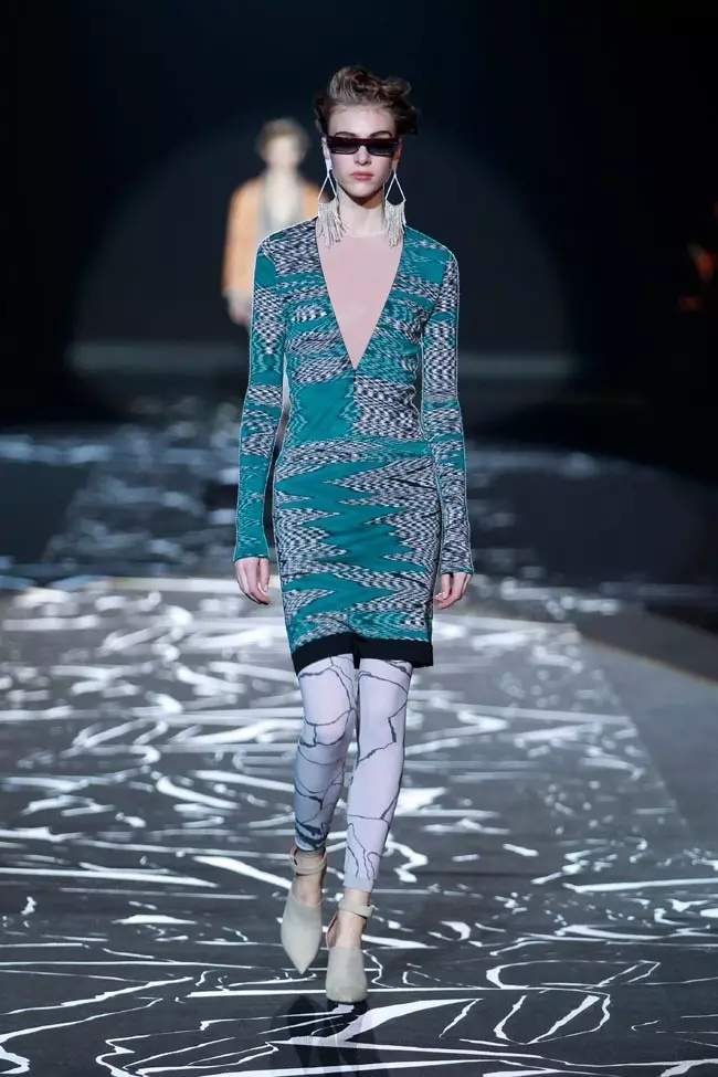 Gisul-ob ni Missoni ang Body-Conscious Knitwear para sa Fall 2015