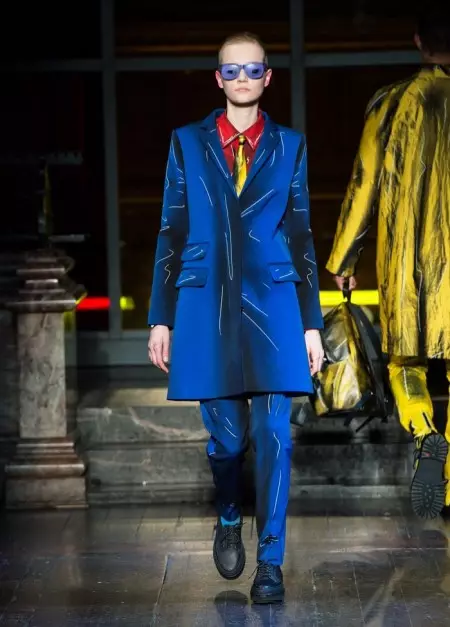 Moschino Fall 2016: Isang Punch of Punk