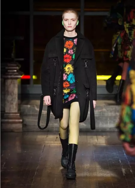 Moschino Fall 2016: Isang Punch of Punk