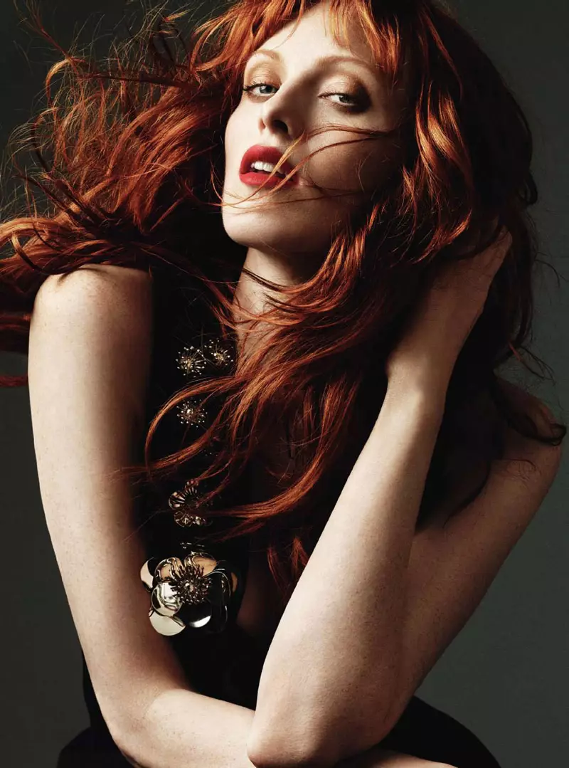 Karen Elson สำหรับ Harper's Bazaar UK ตุลาคม 2010 โดย Alexi Lubomirski