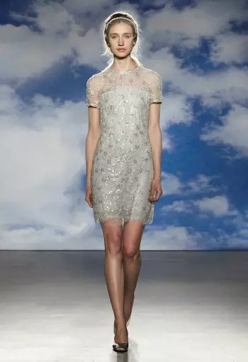 Jenny Packham 2015-nji ýylyň baharyndaky gelinlik sergisinde goşmaça ölçeg modelleri