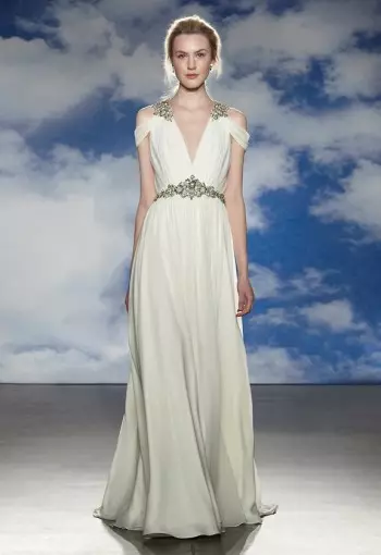 Jenny Packham 2015-nji ýylyň baharyndaky gelinlik sergisinde goşmaça ölçeg modelleri