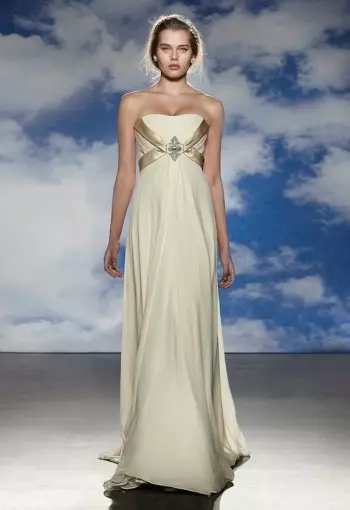 Jenny Packham นำเสนอนางแบบขนาดบวกในงานเจ้าสาวฤดูใบไม้ผลิปี 2015 ของเธอ