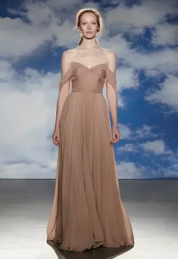 Jenny Packham presenta modelos de talla grande no seu desfile nupcial de primavera de 2015