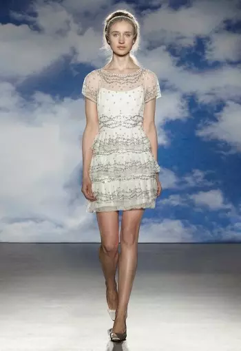 O Jenny Packham o loʻo faʻaalia ai faʻataʻitaʻiga sili atu i lana Spring 2015 Bridal Show