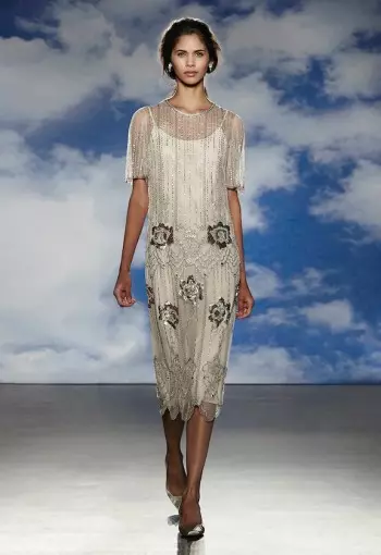 O Jenny Packham o loʻo faʻaalia ai faʻataʻitaʻiga sili atu i lana Spring 2015 Bridal Show