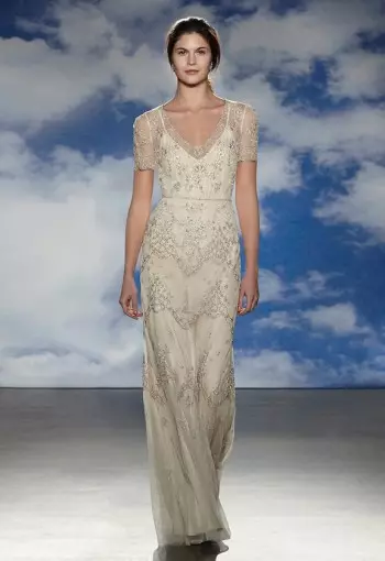 Jenny Packham ඇගේ වසන්ත 2015 Bridal Show හි ප්ලස් ප්‍රමාණයේ මාදිලි විශේෂාංග කරයි