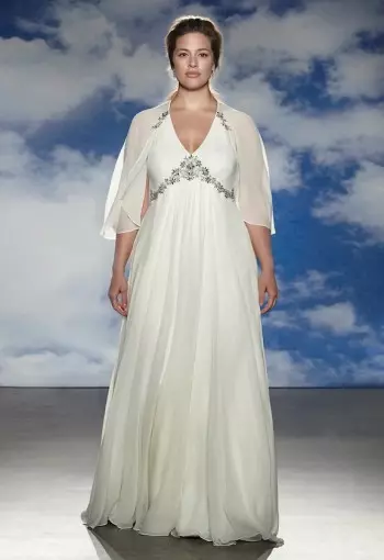 Mae Jenny Packham yn nodweddu Modelau Maint a Mwy yn Ei Sioe Bridal Gwanwyn 2015