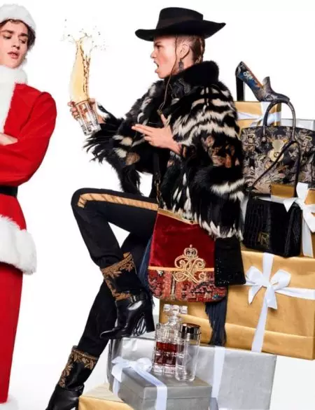 Sara Sampaio e Stella Maxwell trascorrono un Natale alla moda su Vogue Paris