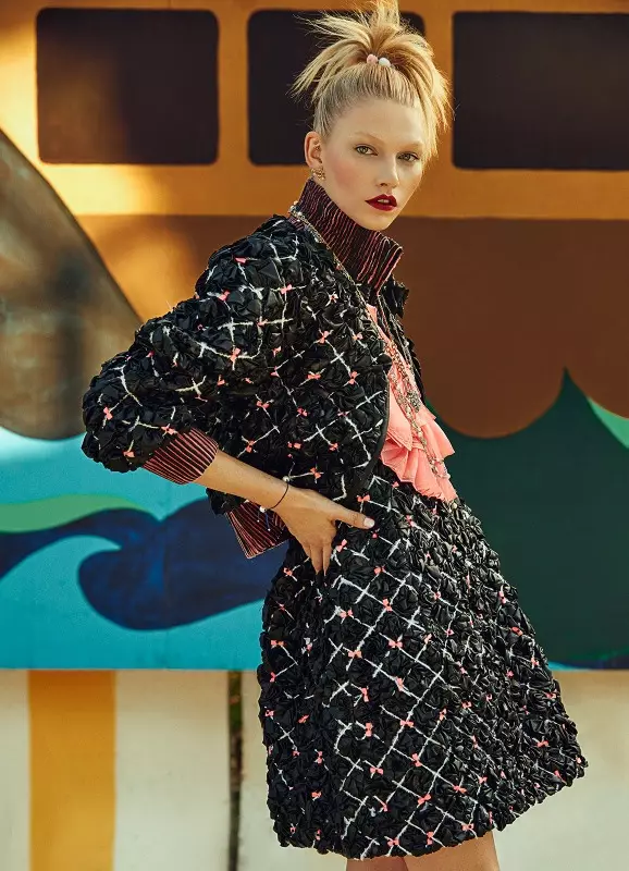 Aline Weber Goes Back to School for Modern Weekly China av Shxpir