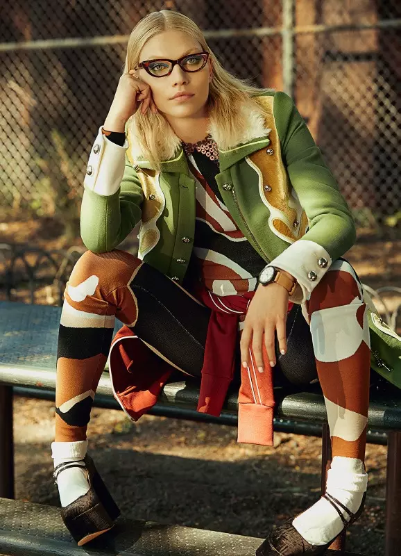 Aline Weber Goes Back to School for Modern Weekly China av Shxpir