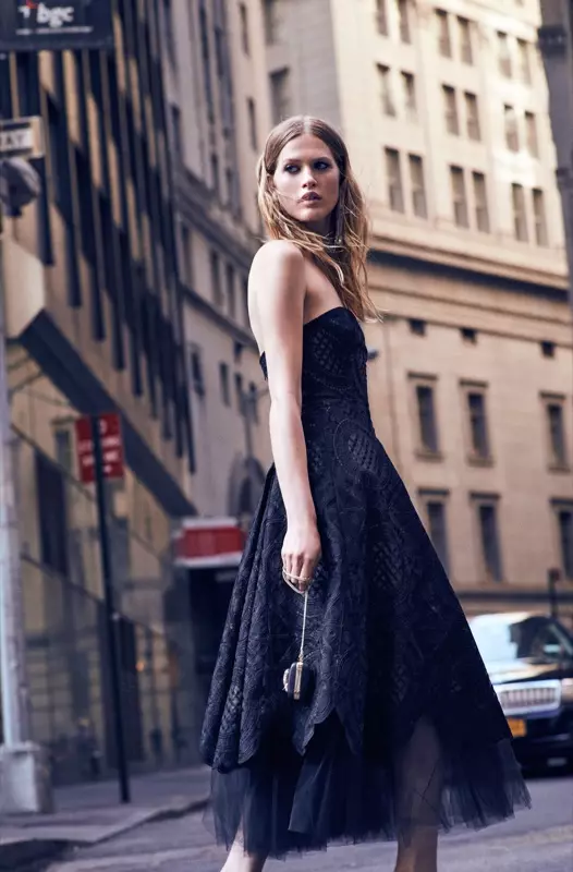 Laura Julie modela vestits de somni Marchesa Notte per a Shopbop