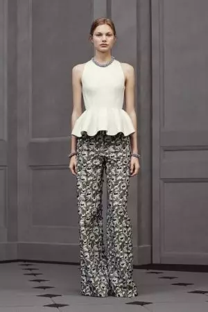 Balenciaga face costume de baie, corsete pentru Resort 2016