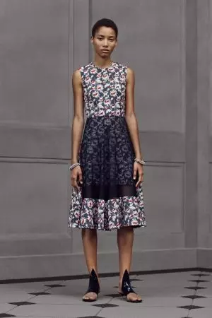 Balenciaga doet badpakken, korsetten voor resort 2016