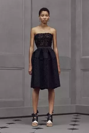 Balenciaga Membuat Pakaian Renang, Korset untuk Resort 2016