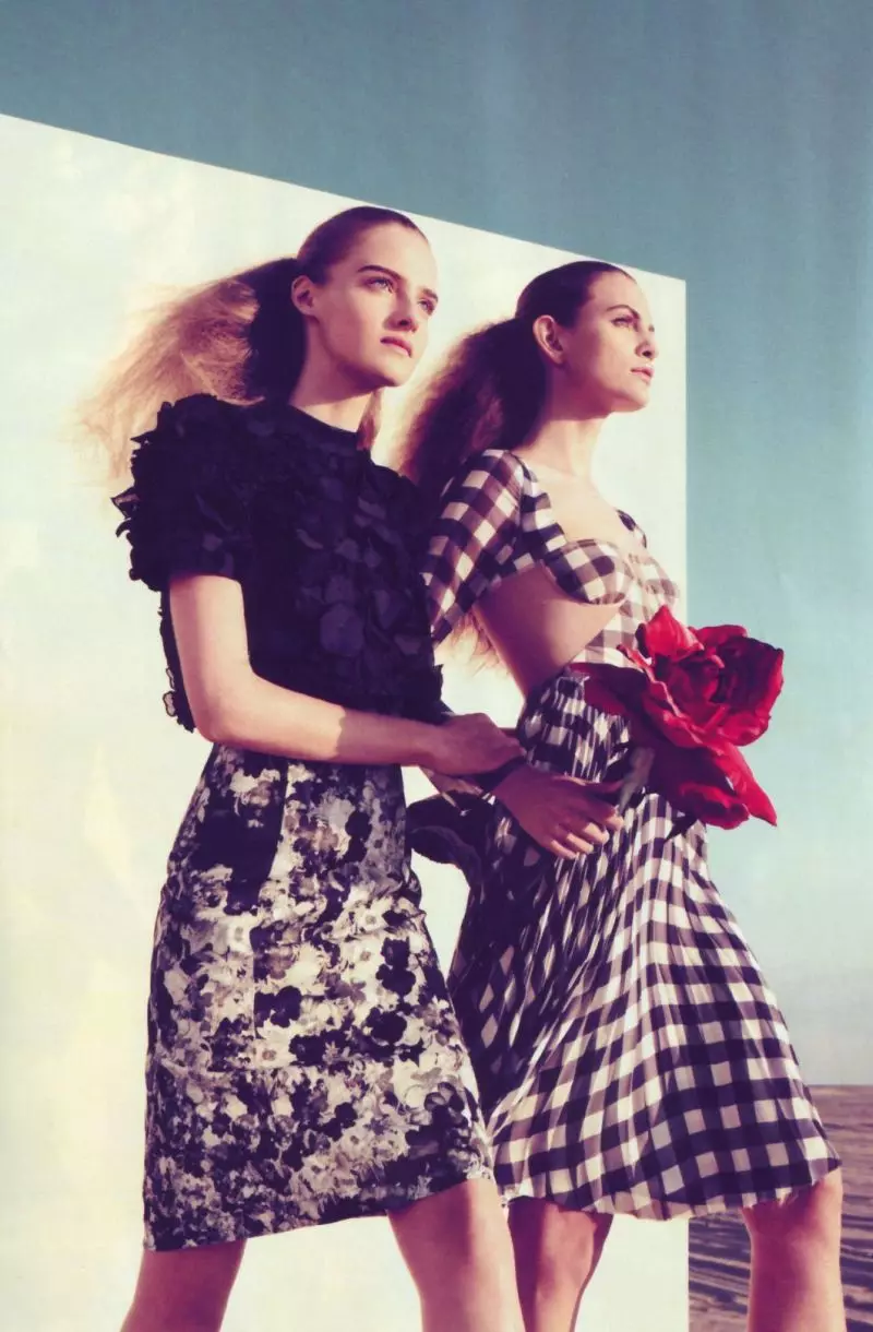 Harper's Bazaar US Gashyantare 2010 | Amanda Norgaard & Regina Feoktistova by Camilla Åkrans