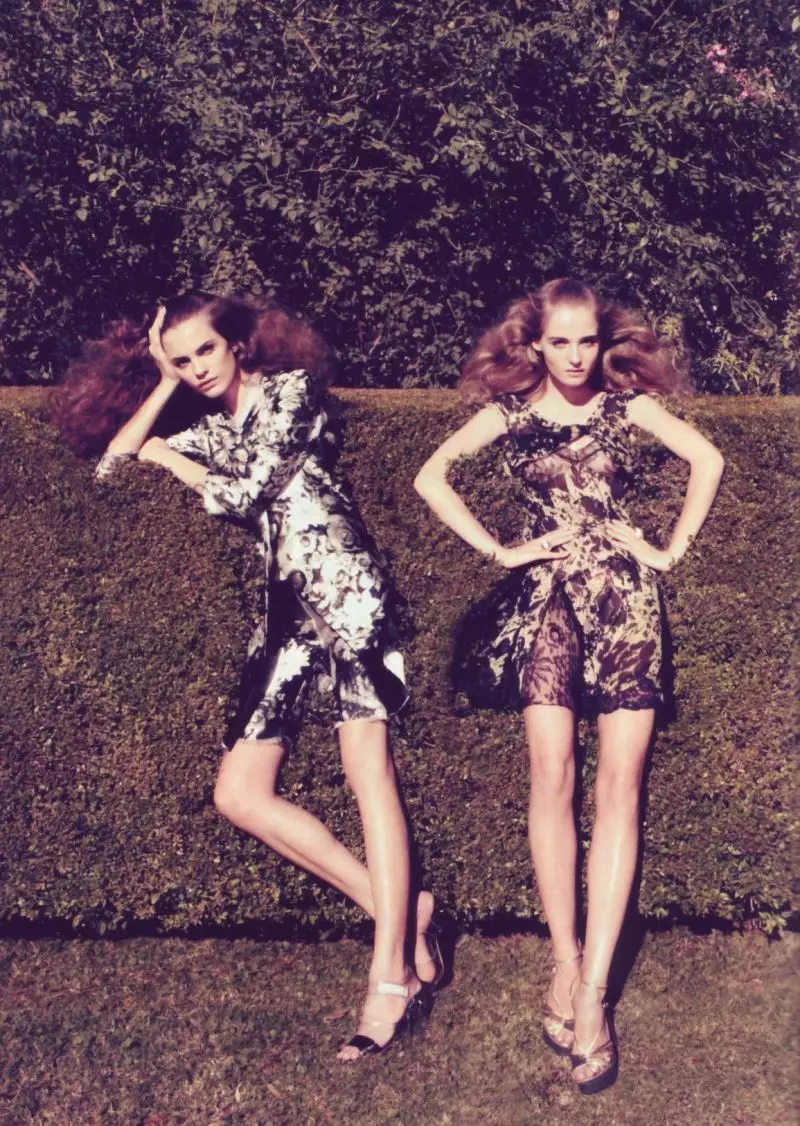 Harper's Bazaar US ဖေဖော်ဝါရီ 2010 | Camilla Åkrans မှ Amanda Norgaard နှင့် Regina Feoktistova